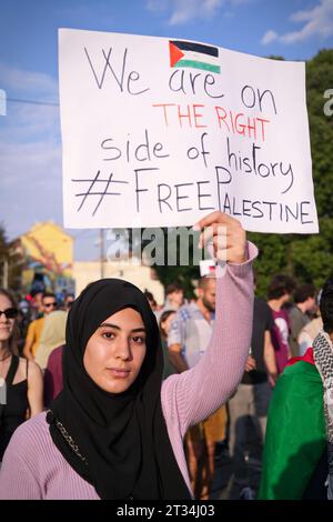 Una manifestazione di solidarietà con il popolo palestinese contro le operazioni militari israeliane nella Striscia di Gaza. Torino, Italia - 14 ottobre 2023 Foto Stock