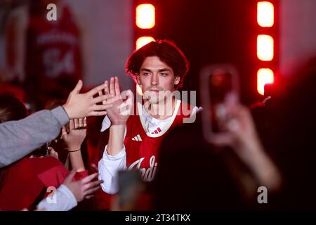 Bloomington, Stati Uniti. 20 ottobre 2023. Il giocatore di basket della Indiana University Trey Galloway (32) viene introdotto durante l'isteria Hoosier alla Simon Skjodt Assembly Hall di Bloomington. Credito: SOPA Images Limited/Alamy Live News Foto Stock