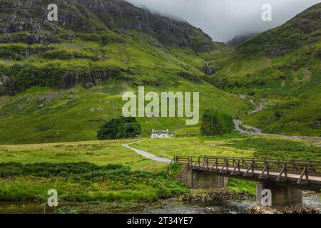 Loch Achtriochtan è un lago d'acqua dolce nel cuore delle Glencoe Highlands, in Scozia. Foto Stock