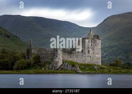 Kilchurn Castle si trova su una piccola isola a Loch Awe, nelle Highlands scozzesi. Foto Stock