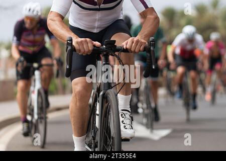 Gara ciclistica, atleti di ciclista a cavallo di una gara Foto Stock