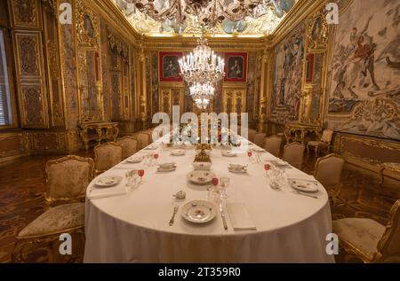 TORINO (TORINO), ITALIA, 25 MARZO 2023 - la sala da pranzo nel Palazzo reale di Torino, Italia Foto Stock