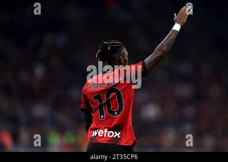 Milano, Italia. 22 ottobre 2023. Rafael Leao dell'AC Milan gestisce durante la partita di serie A tra l'AC Milan e la Juventus FC allo Stadio Giuseppe Meazza il 22 ottobre 2023 a Milano. Crediti: Marco Canoniero/Alamy Live News Foto Stock