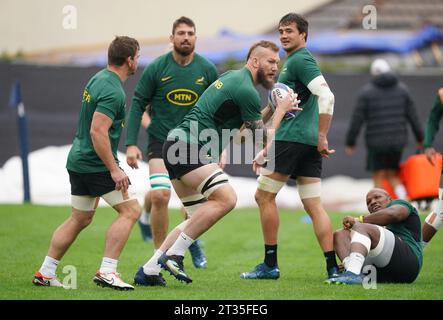 RG Snyman (centro) sudafricano durante una sessione di allenamento allo Stade des Fauvettes di Domont, vicino a Parigi. Data immagine: Lunedì 23 ottobre 2023. Foto Stock