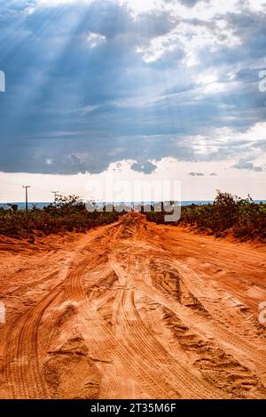 Vista della strada sterrata che attraversa il parco nazionale di Jalapao nel nord del Brasile Foto Stock