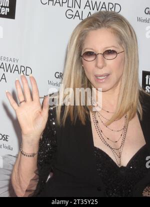 Barbra Streisand partecipa al gala del 40° anniversario del Chaplin Award della Film Society of Lincoln Center in onore di Barbra Streisand alla Avery Fisher Hall di New York il 22 aprile 2013. Foto: Henry McGee/MediaPunch Foto Stock