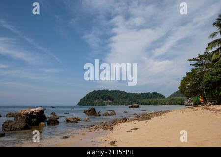 Sunset Beach - Koh Jum - Thailandia, gennaio 2023 *** Sunset Beach Koh Jum Thailandia, gennaio 2023 credito: Imago/Alamy Live News Foto Stock