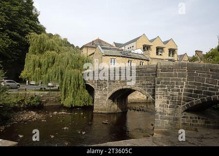 Ponte di St George che attraversa Hebden Water Hebden Bridge West Yorkshire Inghilterra Foto Stock