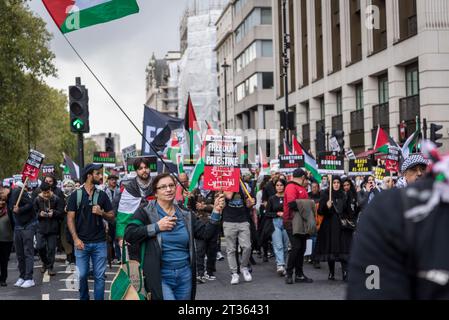 Protesta pro-palestinese nel centro di Londra il 21/10/2023, Inghilterra, Regno Unito Foto Stock
