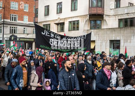 Jewish Against genocide banner, protesta pro-palestinese nel centro di Londra il 21/10/2023, Inghilterra, Regno Unito Foto Stock