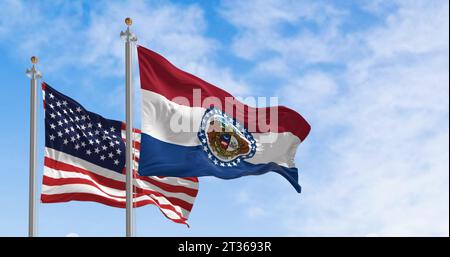 Bandiera dello stato del Missouri che sventola con la bandiera nazionale americana in una giornata limpida. rendering dell'illustrazione 3d. Tessuto ondulato. Messa a fuoco selettiva Foto Stock