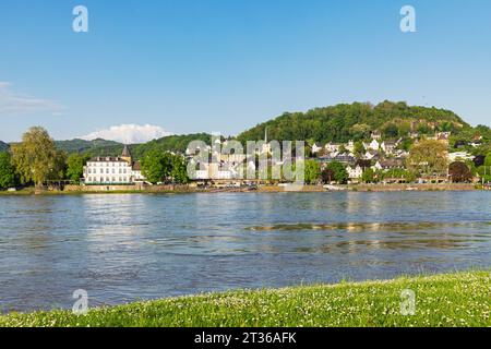 Germania, Renania-Palatinato, Remagen, vista della città sulla riva del fiume Reno in estate Foto Stock