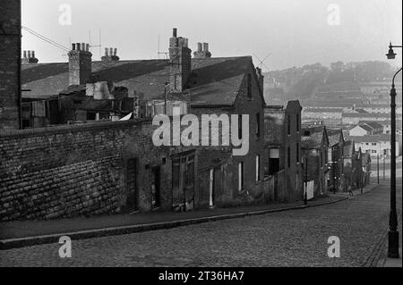 Southampton Street guardando in basso verso St Ann's Well Road durante lo sgombero e la demolizione di St Ann's, Nottingham. 1969-1972 Foto Stock