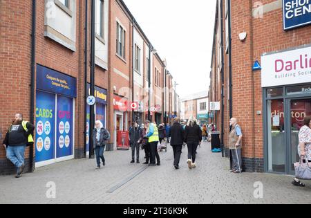 Regent cammina fuori dalla pedonale High Street a Redcar Cleveland, Inghilterra, Regno Unito in autunno Foto Stock