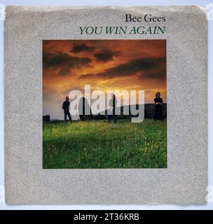 Copertina della versione single da sette pollici di You Win Again dei Bee Gees, pubblicata nel 1987 Foto Stock