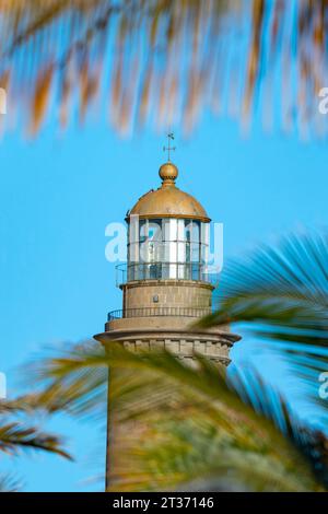 Primo piano del faro di Maspalomas, dove è possibile vedere la lanterna Foto Stock