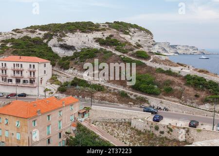 Bonifacio, Francia - 22 agosto 2018: Paesaggio dell'isola della Corsica in una giornata estiva Foto Stock