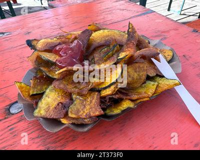 Patatine di zucca da asporto - cibo tradizionale al festival della zucca in Germania Foto Stock