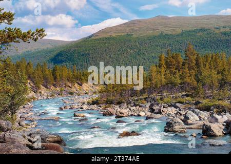 Cascata Donfoss sul fiume Otta, nell'area del parco nazionale in Norvegia Foto Stock