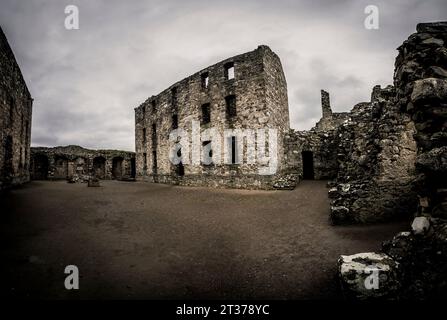 L'immagine è delle rovine della caserma militare di Ruthven. Costruito nel 1721, per sorvegliare le Highlands dopo la fallita rivolta giacobita del 1715 Foto Stock