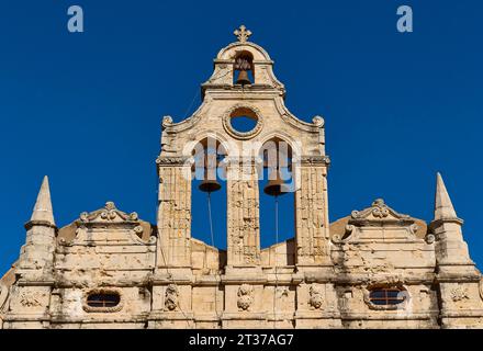 Parte superiore della chiesa, campanile, Arkadi, monastero ortodosso, monumento nazionale, provincia di Rethimnon, Creta, Grecia Foto Stock