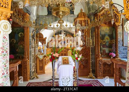 Chiesa interna, altare, lampadario, candelabro, Koudouma, monastero ortodosso, Zemtralkreta, costa meridionale, provincia di Heraklion, Creta, Grecia Foto Stock