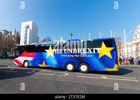 L'autobus UnBrexit a Parliament Square, Westminster, Londra, Regno Unito, il 29 marzo 2019, la data che avrebbe dovuto vedere il Regno Unito lasciare l'UE, è stata ritardata Foto Stock