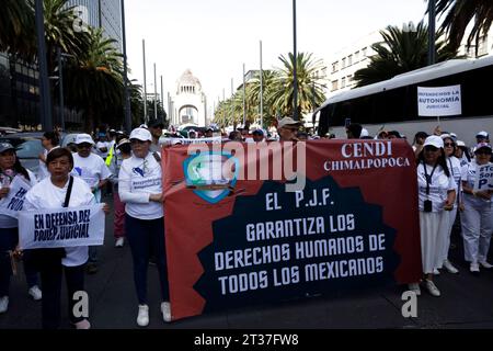 Non esclusiva: 22 ottobre 2023, città del Messico, Messico: Migliaia di lavoratori della sezione giudiziaria della Federazione del Messico marzo per chiedere che t Foto Stock