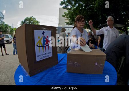 Non esclusiva: 22 ottobre 2023, Zulia, Venezuela: Gli elettori venezuelani partecipano alle votazioni per il partito di opposizione per scegliere la candida Foto Stock