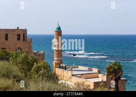 Jaffa, Israele - 5 ottobre 2023: La Moschea al Bahr, che significa Moschea del Mare, è la più antica moschea esistente nella parte storica di Jaffa, Israele. Foto Stock