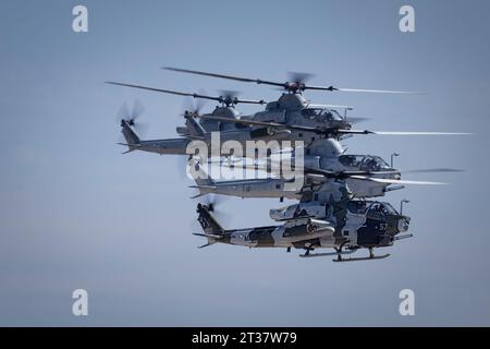 Miramar, California, USA - 23 settembre 2023: Quattro Bell AH-1Z Vipers, parte della Marine Air Ground Task Force (MAGTF) all'America's Airshow 2023. Foto Stock