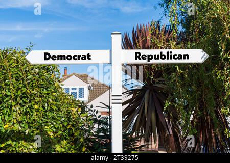 Road Sign concetto di direzione di andare verso i partiti politici repubblicani o democratici degli Stati Uniti Foto Stock