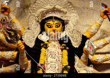 Pune, India 23 ottobre 2023, Durga Puja è uno dei festival più famosi, Special Navratri Celebration of Maa Durga durante un popolare incontro indiano Foto Stock