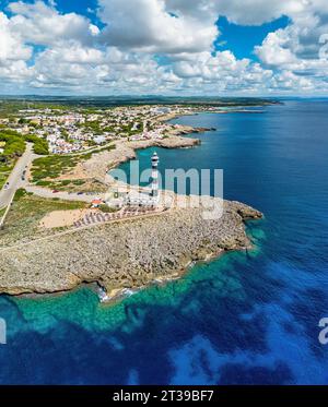 Vista aerea del faro di Artrutx sulla costa meridionale di Minorca (Isole Baleari) Foto Stock