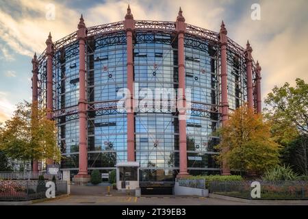 Dublino, Irlanda, 10 ottobre 2020 ingresso principale all'edificio Gasworks, convertito in moderno blocco di uffici e appartamenti. Design architettonico esclusivo Foto Stock