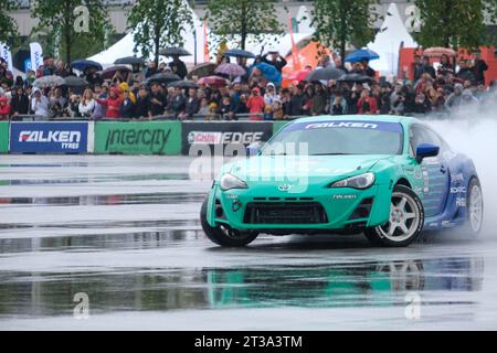 Attività di deriva in auto presso l'Intercity Istanbul Park. Örge Pamukcu è alla deriva con l'auto all'Intercity. Prestazioni di deriva del fumo della vettura. Foto Stock