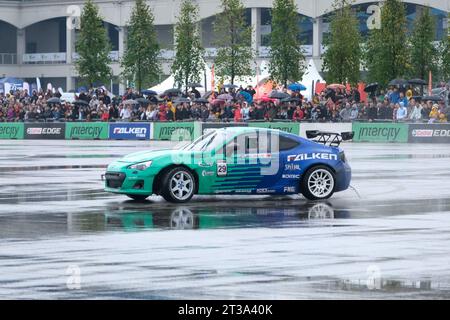 Attività di deriva in auto presso l'Intercity Istanbul Park. Örge Pamukcu è alla deriva con l'auto all'Intercity. Prestazioni di deriva del fumo della vettura. Foto Stock