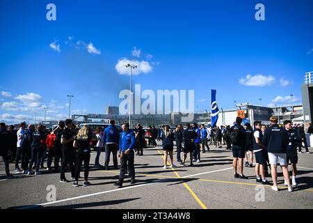 10/24/2023 - fumo dalla corsia dei box causa un'evacuazione durante la Formula e Valencia Pre-Season test in , . (Foto di Sam Bagnall/Motorsport Images/Sipa USA) Foto Stock