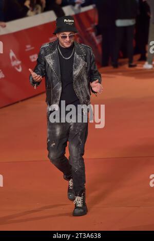 Roma, Italia. 23 ottobre 2023. ROMA, ITALIA - 23 OTTOBRE: Clementinoattend a Red carpet per il film 'Posso Entrare? An Ode to Naples' durante il 18° Festival del Cinema di Roma presso l'Auditorium Parco della musica il 23 ottobre 2023 a Roma. Credito: dpa/Alamy Live News Foto Stock