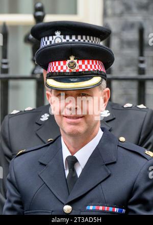 Il sovrintendente Patrick Holdaway - polizia della città di Londra - a Downing Street a seguito di un incontro sull'aumento del taccheggio, il 23 ottobre 2023 Foto Stock