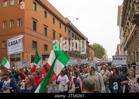 Roma, . 24 ottobre 2023. 24/10/2023 Roma. Manifestazione dell'associazione Popolare Casa mia contro le demolizioni di case. PS: La foto può essere utilizzata nel rispetto del contesto in cui è stata scattata e senza intento diffamatorio del decoro delle persone rappresentate. personaggi. Credito: Agenzia fotografica indipendente/Alamy Live News Foto Stock