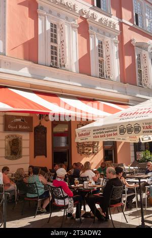 Bratislava, Slovacchia. 2 ottobre 2023 ristorante della nonna un ristorante slovacco tradizionale, Michalska 2, Bratislava, Slovacchia. Foto Stock