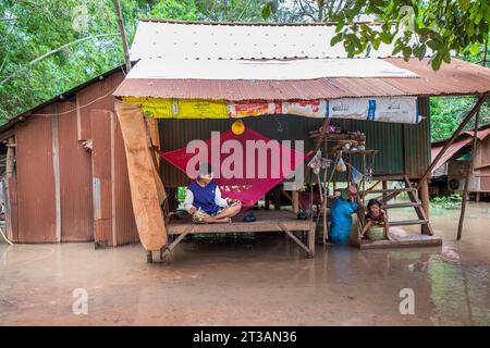 Cambogia, Kampong Phluk, inondazioni causate da forti piogge Foto Stock