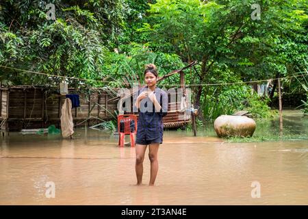 Cambogia, Kampong Phluk, inondazioni causate da forti piogge Foto Stock