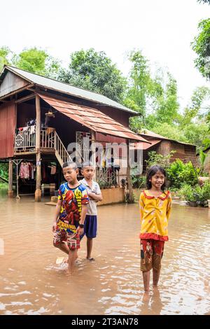 Cambogia, Kampong Phluk, inondazioni causate da forti piogge Foto Stock