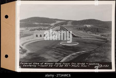 Contratto n. 52, Main Dam Embankment, Quabbin Reservoir, Belchertown, Enfield, ware, vista generale della diga di Winsor da sta. 10+00, guardando ad est, Belchertown and Ware, messa, 20 novembre, 1939 Foto Stock