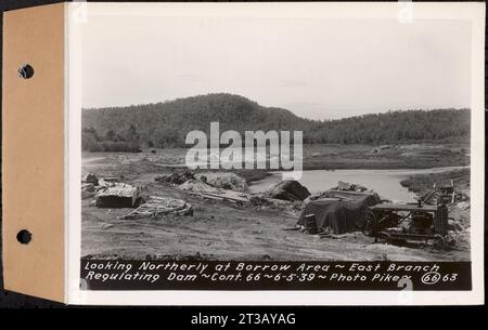 Contratto n. 66, Regulating Dams, Middle Branch (New Salem), and East Branch of the Swift River, Hardwick and Petersham (ex Dana), guardando a nord nell'area di prestito, East Branch che regola la diga, Hardwick, Mass., 5 giugno 1939 Foto Stock