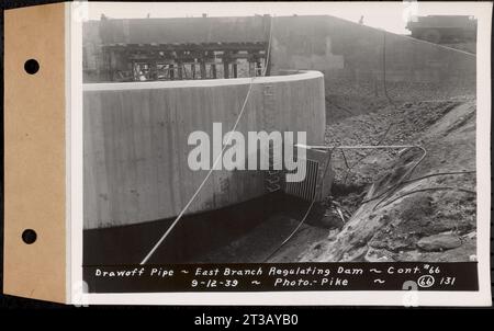 Contratto n. 66, Regulating Dams, Middle Branch (New Salem), and East Branch of the Swift River, Hardwick and Petersham (ex Dana), Draw Off Pipe, East Branch Regulating Dam, Hardwick, Mass., 12 settembre 1939 Foto Stock