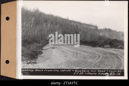 Contratto n. 82, costruzione di Quabbin Hill Road, Ware, guardando indietro da sta. 128+00, Ware, Mass., 5 maggio 1939 Foto Stock