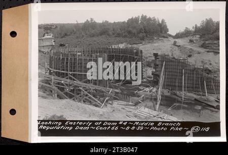 Contratto n. 66, Regulating Dams, Middle Branch (New Salem), and East Branch of the Swift River, Hardwick and Petersham (ex Dana), guardando ad est verso la diga 4, Middle Branch Regulating Dam, Hardwick, Mass., 8 agosto 1939 Foto Stock